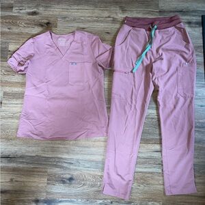 Women’s mauve Figs Scrub set